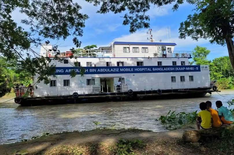 মেহেন্দিগঞ্জে ভাসমান হাসপাতালে দুই মাস বিনামূল্যে চিকিৎসাসেবা -  চোখের ছানিসহ বিভিন্ন রোগের চিকিৎসা ও অস্ত্রোপচার, দেওয়া হবে প্রয়োজনীয় ওষুধও