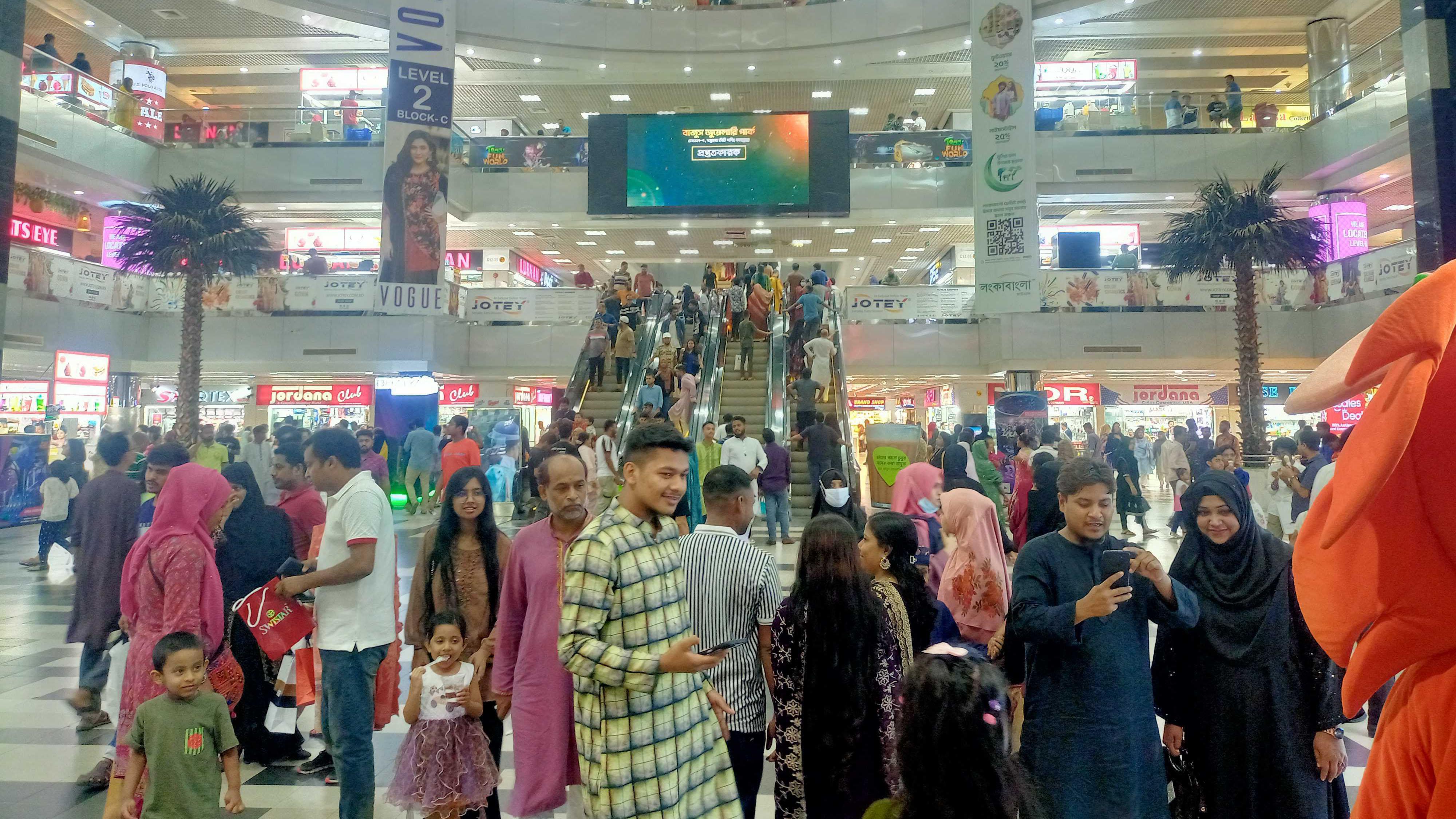 ভোটের সুবিধার্থে ১১ ও ১২ ফেব্রুয়ারি সব শপিং মল বন্ধ