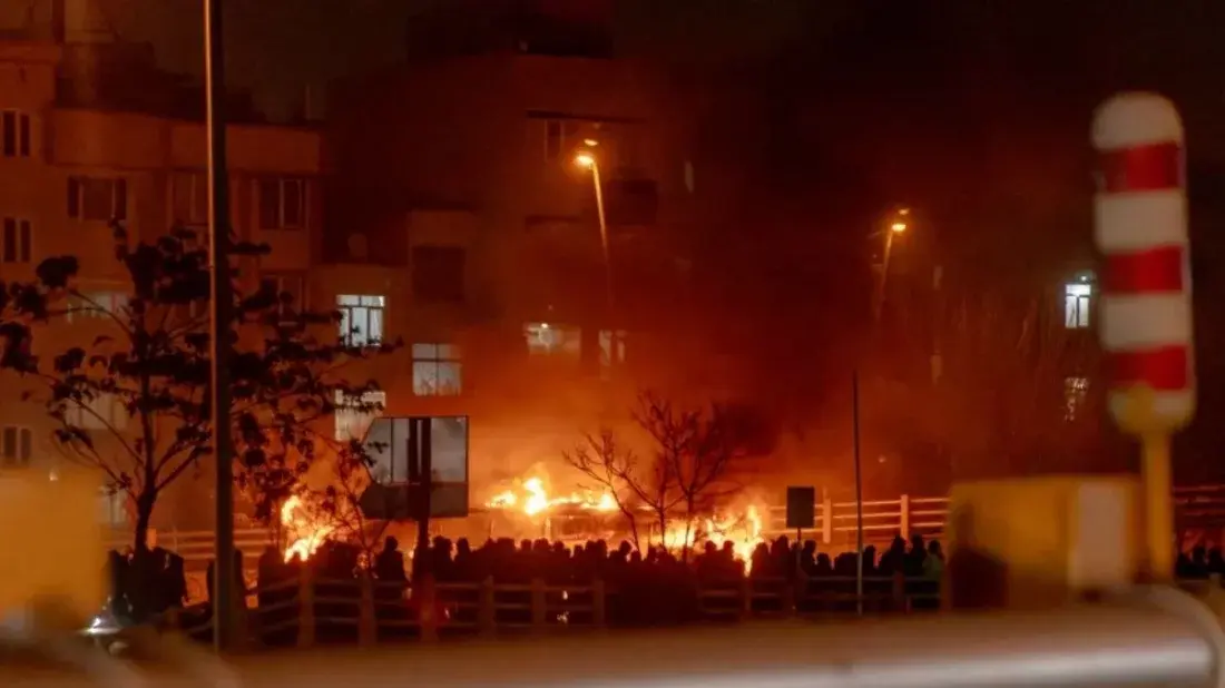 তেহরানে গণগ্রেপ্তার ও ইন্টারনেট ব্ল্যাকআউট: নিহত ৬৫, আটক ২৩০০, ফাঁসির মঞ্চ প্রস্তুত করছে সরকার?